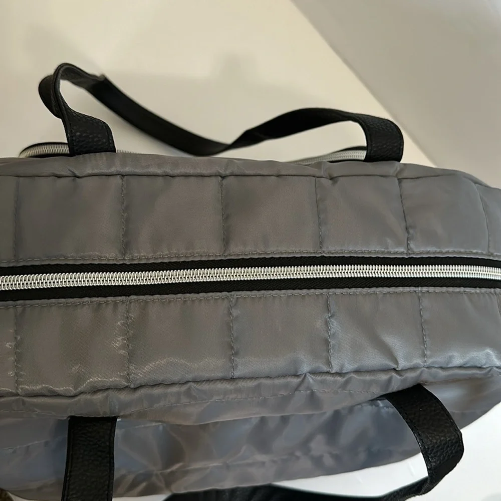 DSW Duffle Bag Front Pockets Side Open Pockets Gray